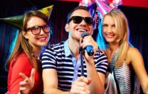 Transforma tu celular en un escenario: Descubre el karaoke móvil