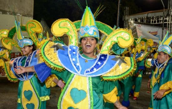 Cómo Crear un Look de Carnaval Sin Gastar una Fortuna