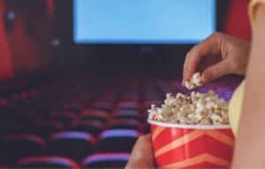 Sumérgete en la emoción del cine.